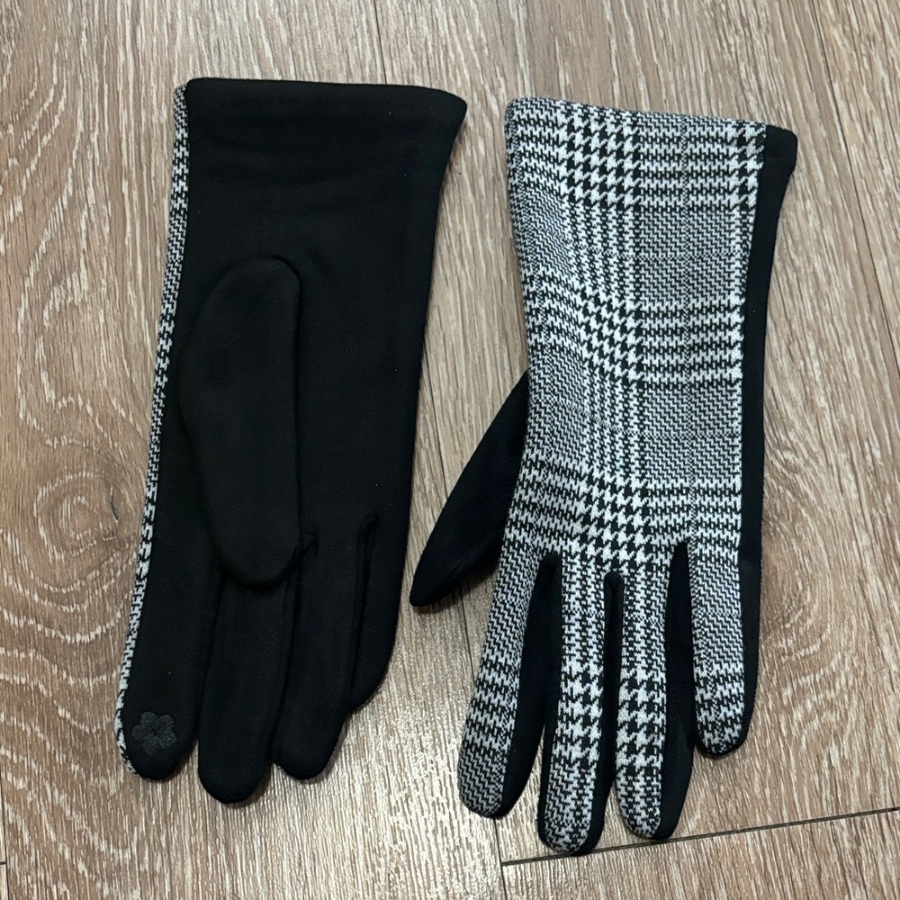 London Fog black & white houndstooth gloves, plush fleece lining